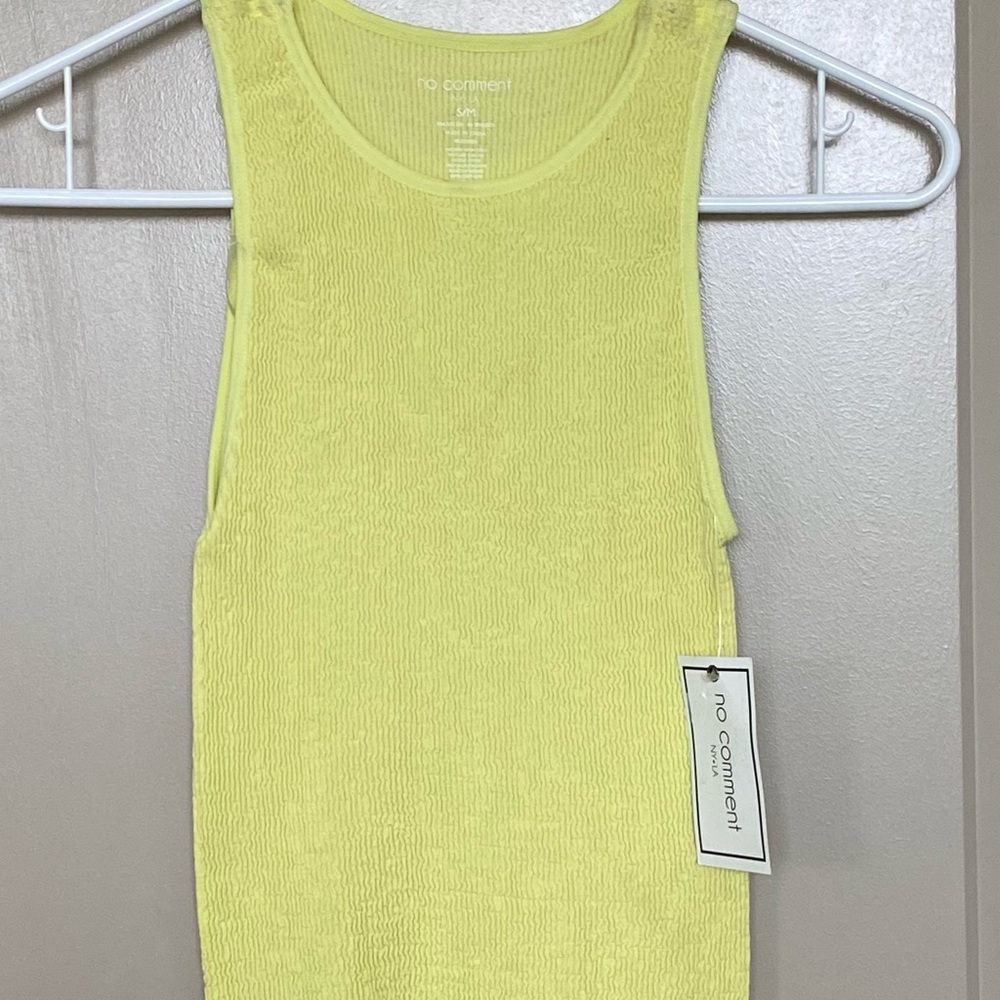 No comment Juniors stretchy tank in yellow, size S/M New with tags.